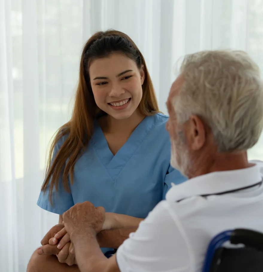 vecteezy_doctor-talking-to-elderly-patient-with-symptoms-of_9232169